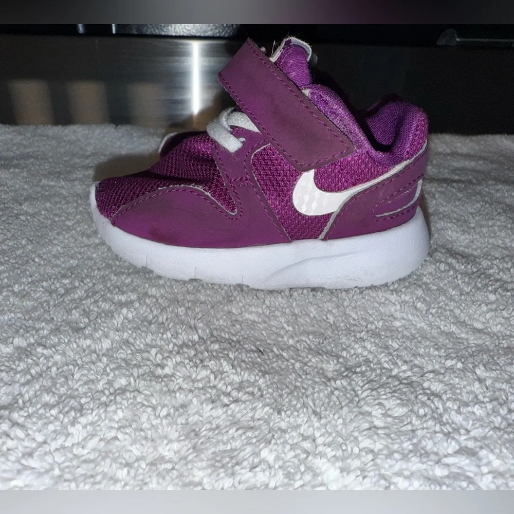 Nike Kids Fuchsia and White Sneakers Size 3 Baby Shoes